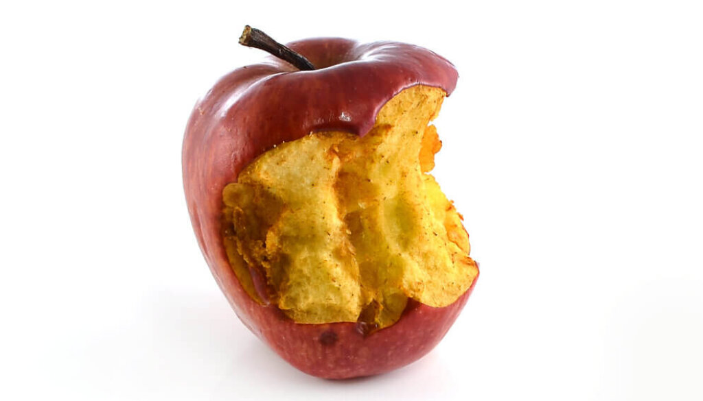 close-up-apple-against-white-background